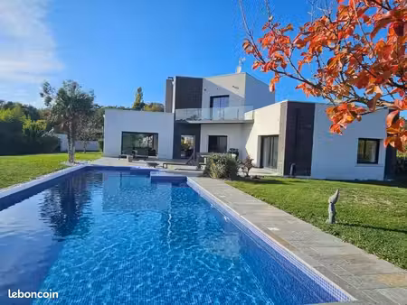 maison 5 pièces 218 m²