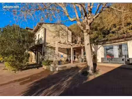 maison 6 pièces 203 m²
