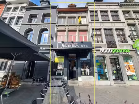 commerce sur trois étages +/- 60m² idealement situé sur la