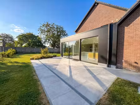 maison entièrement rénovée située dans un endroit calme
