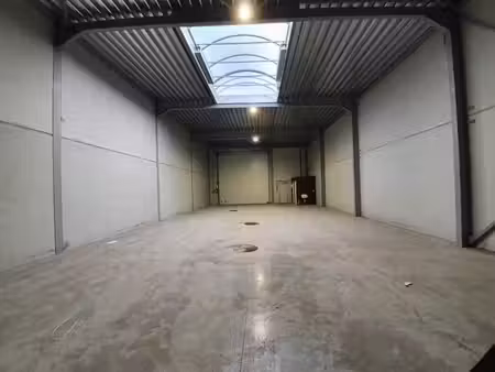 entrepôt (200 m²) à louer dans la zone industrielle d'adegem