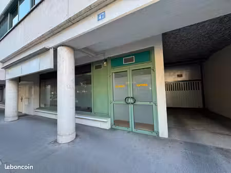 local commercial 142 m² tours