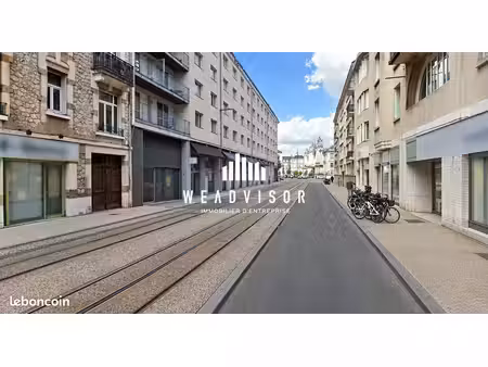 local commercial 64 m² tours