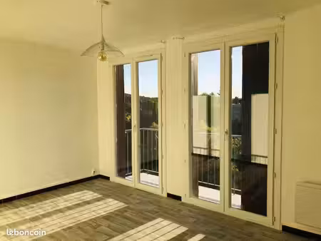 t3 lumineux avec 2 chambres - aix val st andré