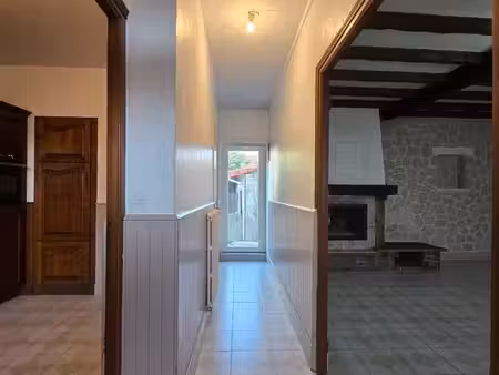 maison 3chambres + parking + extérieur