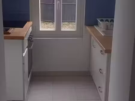 un grand 2 pièces à louer dans une longère