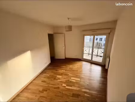 suresnes – superbe t2 de 47m² avec balcon  parking et ascenseur – particulier