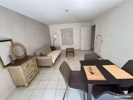 t2 bis 2 chambres terrasse sud parking couvert