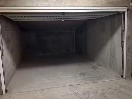 garage/box fermé pmr 18m2 – saint-genis-pouilly (01630)