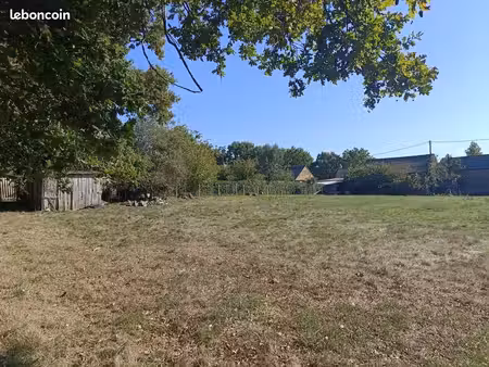 terrain 1 077 m² fegreac