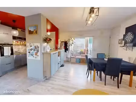 t3 lumineux de 64 m² - triple exposition  terrasse sans vis-à-vis  garage et parking