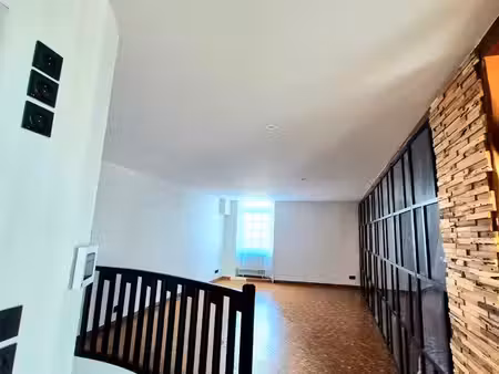 maison 700m2 (ancien hôtel pour aménagement habitation)
