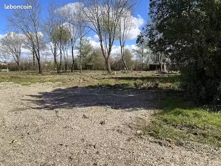 terrain 667 m² le passage