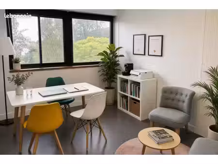 a louer  bureaux individuels  fermés sur plateau de 100 m²
