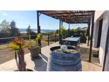 maison avec vue exceptionnelle sur les coteaux – piscine – terrain 2 520 m² – 445 000