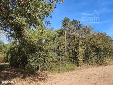terrain 678 m² denée