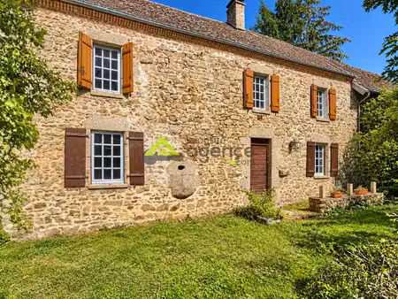 belle propriété en pierres avec grange  verger  source et bo