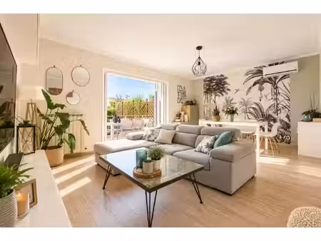 maison familiale avec jardin et beaux espaces extérieurs