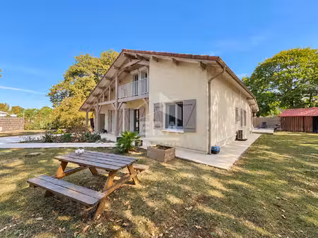 maison familiale 5 chambres avec piscine à saint-pierre-du-mont !