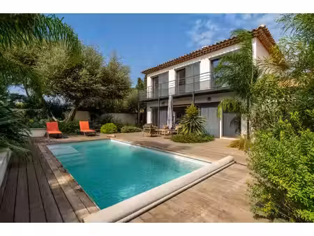 villa contemporaine au calme avec piscine