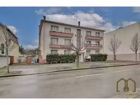 studio rénové et meublé 17 50m² balcon vaulx-en-velin villag