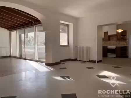 maison louée meublée  116m2  2 chambres  terrasse  jardinet.