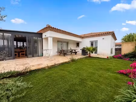 villa contemporaire de 240m2 avec piscine à débordement