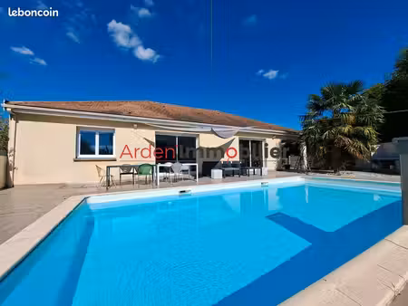 villa 7 pièces 217 m²
