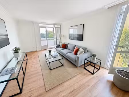 t2 lumineux - calme - sejour avec balcon - ascenceur - parking - garage