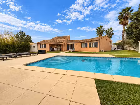 vend maison de 163m2 avec piscine et garage sur un terrain d