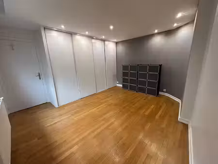 location 2 pièces avec garage
