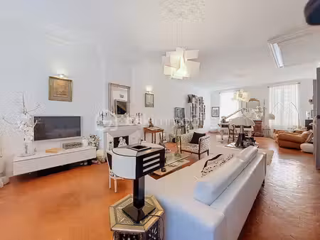 bastide de 435 76 m² à la crau