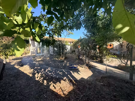 maison individuelle – terrain de 607 m² – garages – piscinable – possibilités d’agrandisse