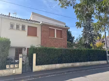 côte pavée maison t 4 à rafraichir d'environ 90 m2 sur une parcelle de 240 m².