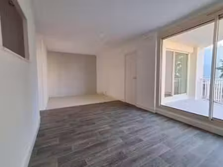 location appartement 2 pièces à la roche-sur-yon (85000) : à louer 2 pièces / 54m² la roch