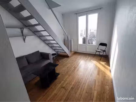 loue t2 en duplex avec balcon et cave au 5e étage sans ascenseur