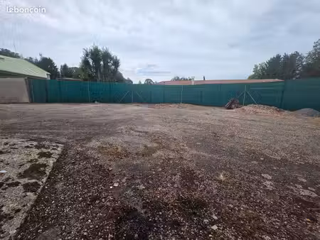 emplacement / place de stationnement extérieure