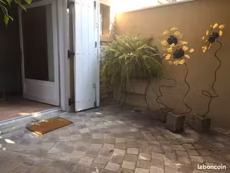 magnifique studio dans petit château