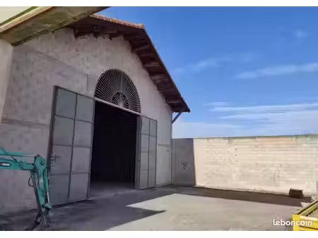 hangar 220m2 + 400m2 terrain