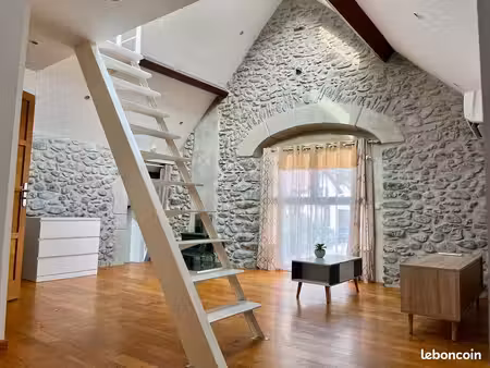 location appartement style petit château+debarra