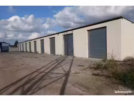 loue grand box 44 m2