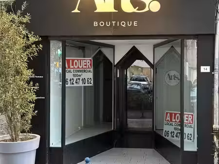 fond de commerce avec les murs centre ville