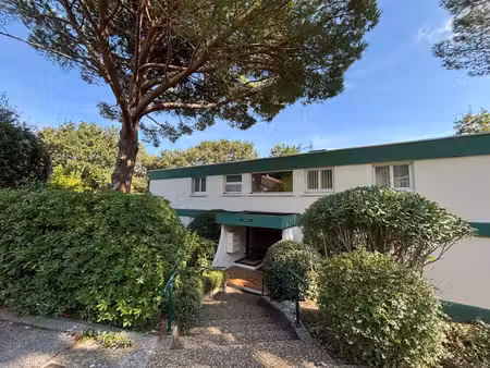 villeneuve-les-avignon - appartement t3 de 80m² avec terrasse et parking
