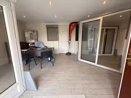 location locaux professionnels 63 m² à la seyne-sur-mer (83500)  594 €