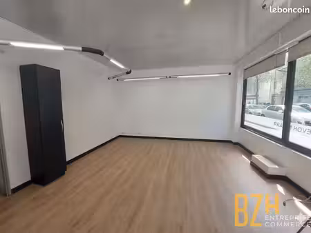 local commercial 74 m² lorient