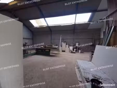 local d'activité 215 m²
