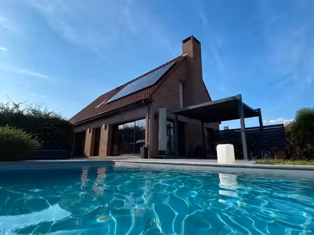 maison 175 m² – 4 chambres – bureau indépendant 27 m² – piscine – terrain 1 109 m²