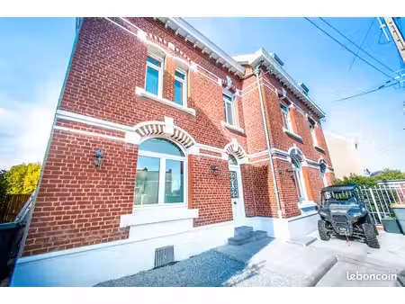 maison bourgeoise semi-individuelle de 170m2 sur une parcelle de 1190m2