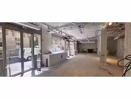 location commerce paris 75016 958m²