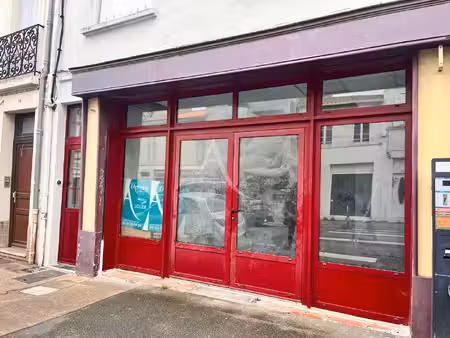 local commercial rochefort 42 m2